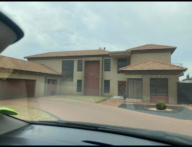 4 BEDROOM HOUSE FOR SALE IN THREE RIVERS EAST